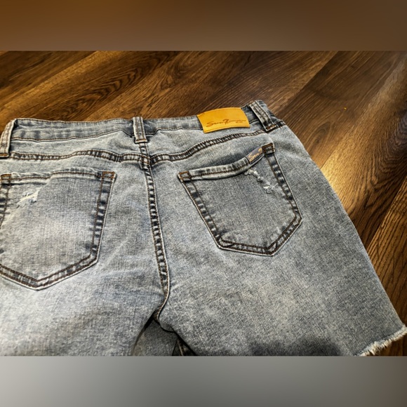 Seven7 Light Blue Denim Jeans frayed size 4 vacation casual weekend short - Picture 5 of 9